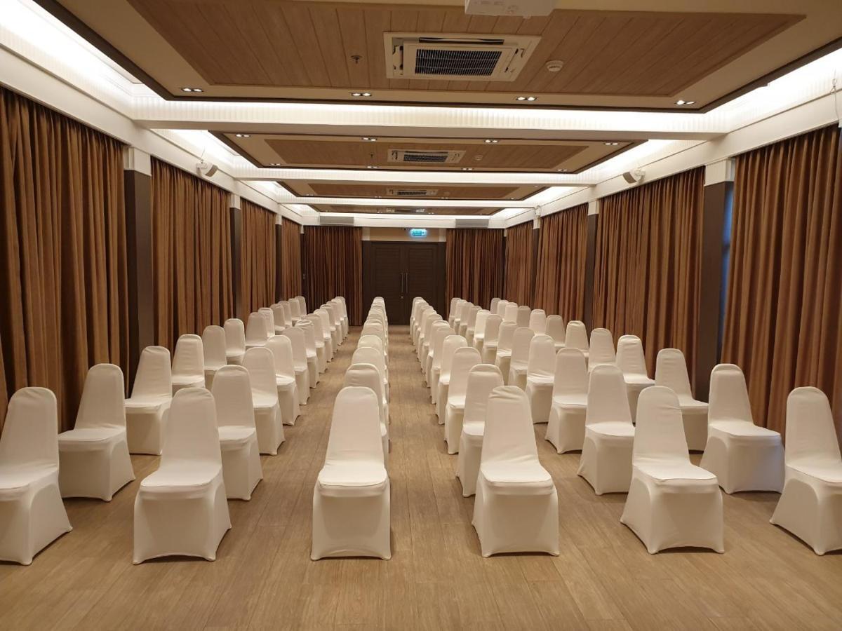 Swan Lake Hotel Sattahip Ngoại thất bức ảnh