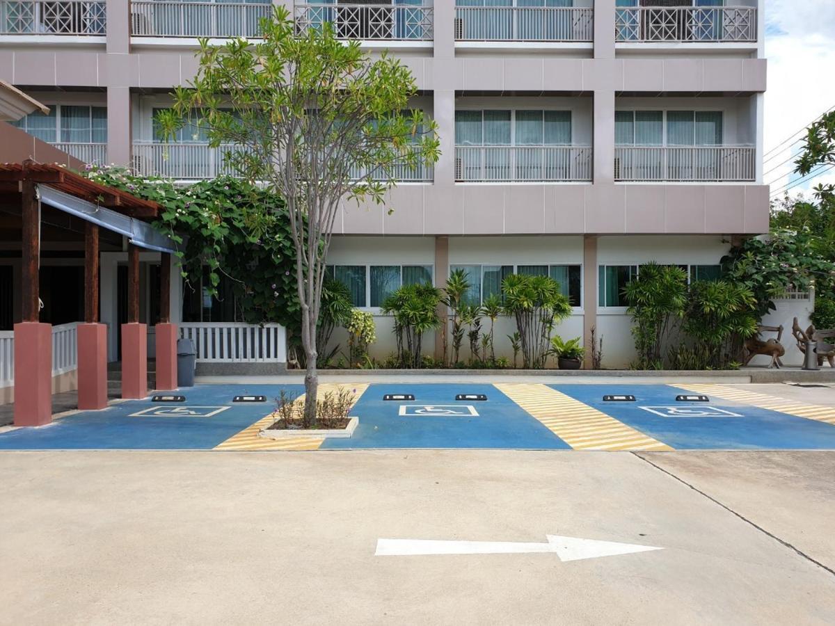 Swan Lake Hotel Sattahip Ngoại thất bức ảnh