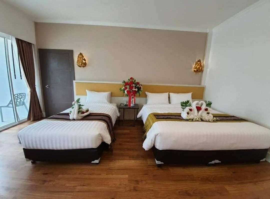 Swan Lake Hotel Sattahip Ngoại thất bức ảnh